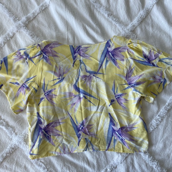 Forever 21 cropped button down size M - Picture 2 of 3